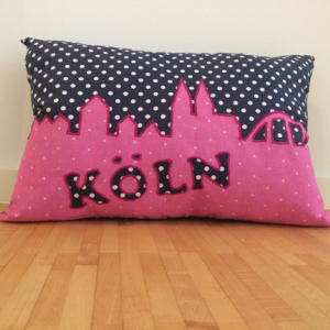 Querformat (Grosses Kissen) 50cm breite x 34cm hoch x 15cm tief ... Preis 65,00 Euro